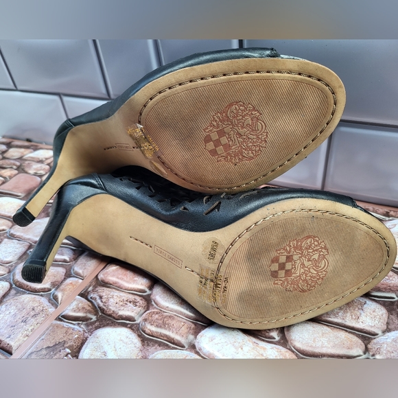 Vince Camuto peep toe heels - Picture 7 of 7